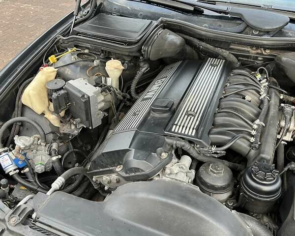 Чорний БМВ 5 Серія, об'ємом двигуна 2.5 л та пробігом 300 тис. км за 5000 $, фото 14 на Automoto.ua