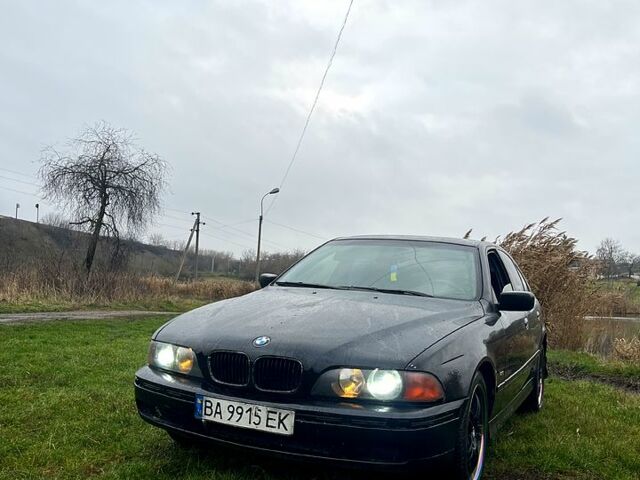 Чорний БМВ 5 Серія, об'ємом двигуна 2 л та пробігом 300 тис. км за 3200 $, фото 1 на Automoto.ua