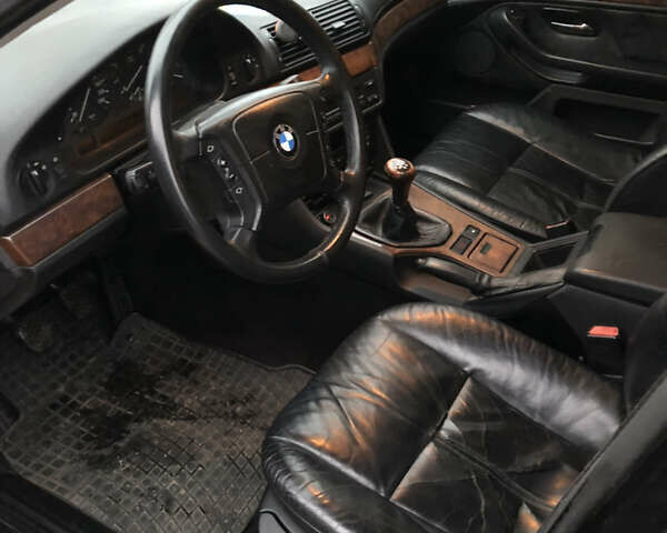 Черный БМВ 5 Серия, объемом двигателя 2 л и пробегом 434 тыс. км за 4400 $, фото 10 на Automoto.ua