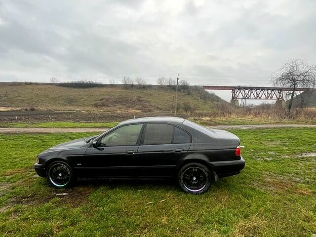 Чорний БМВ 5 Серія, об'ємом двигуна 2 л та пробігом 300 тис. км за 3200 $, фото 5 на Automoto.ua