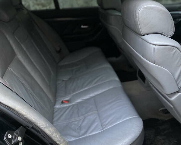 Чорний БМВ 5 Серія, об'ємом двигуна 3 л та пробігом 408 тис. км за 4000 $, фото 7 на Automoto.ua