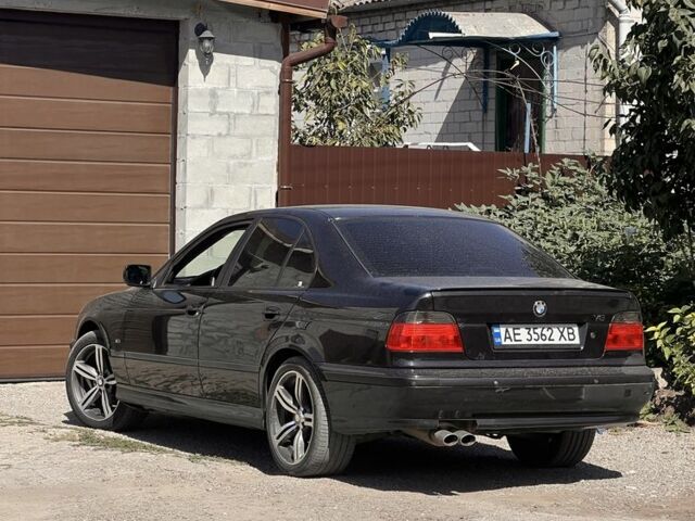 Черный БМВ 5 Серия, объемом двигателя 3.5 л и пробегом 1000 тыс. км за 2700 $, фото 1 на Automoto.ua