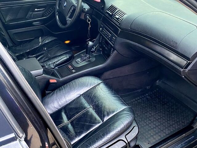 Чорний БМВ 5 Серія, об'ємом двигуна 2 л та пробігом 385 тис. км за 4600 $, фото 11 на Automoto.ua