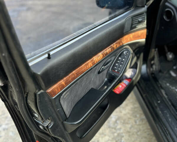 Чорний БМВ 5 Серія, об'ємом двигуна 2.5 л та пробігом 235 тис. км за 4500 $, фото 15 на Automoto.ua