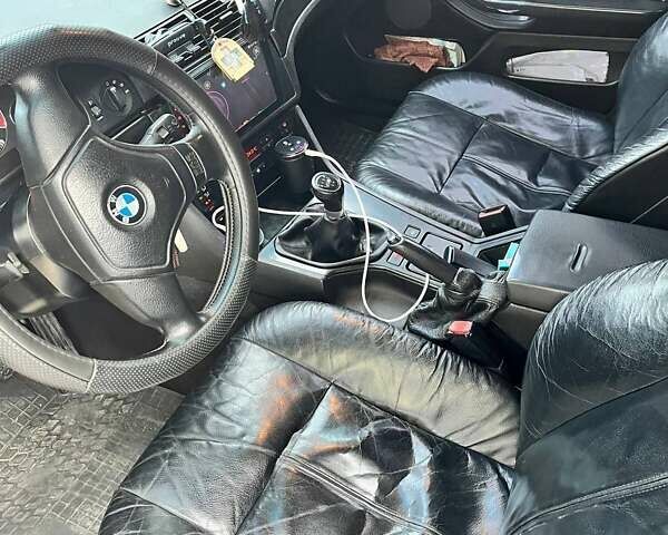 Черный БМВ 5 Серия, объемом двигателя 2.5 л и пробегом 271 тыс. км за 5800 $, фото 2 на Automoto.ua