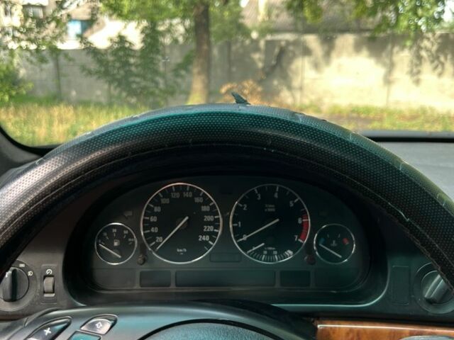 Черный БМВ 5 Серия, объемом двигателя 3.5 л и пробегом 1000 тыс. км за 2700 $, фото 3 на Automoto.ua