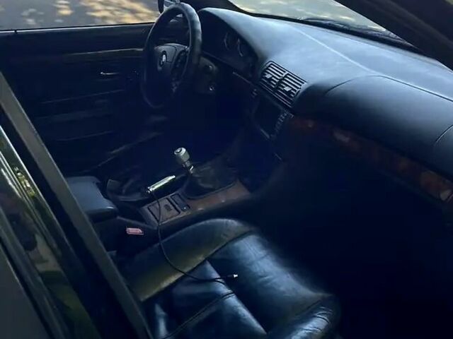 Черный БМВ 5 Серия, объемом двигателя 2.8 л и пробегом 400 тыс. км за 3300 $, фото 5 на Automoto.ua