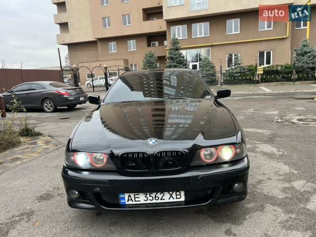 Черный БМВ 5 Серия, объемом двигателя 3.5 л и пробегом 350 тыс. км за 3900 $, фото 2 на Automoto.ua