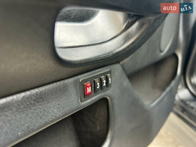 Чорний БМВ 5 Серія, об'ємом двигуна 3.5 л та пробігом 350 тис. км за 4500 $, фото 11 на Automoto.ua