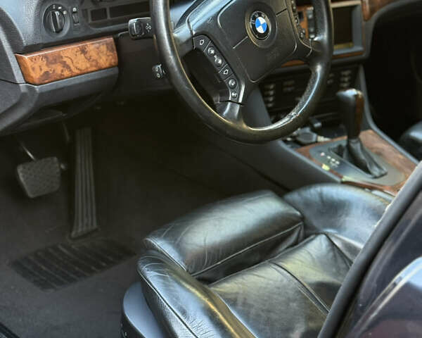 Чорний БМВ 5 Серія, об'ємом двигуна 2.93 л та пробігом 428 тис. км за 4900 $, фото 10 на Automoto.ua