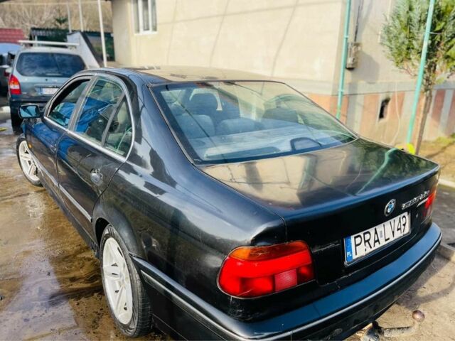 Черный БМВ 5 Серия, объемом двигателя 0 л и пробегом 300 тыс. км за 1550 $, фото 2 на Automoto.ua