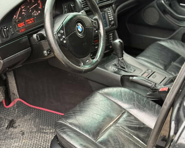 Черный БМВ 5 Серия, объемом двигателя 3 л и пробегом 400 тыс. км за 5950 $, фото 12 на Automoto.ua