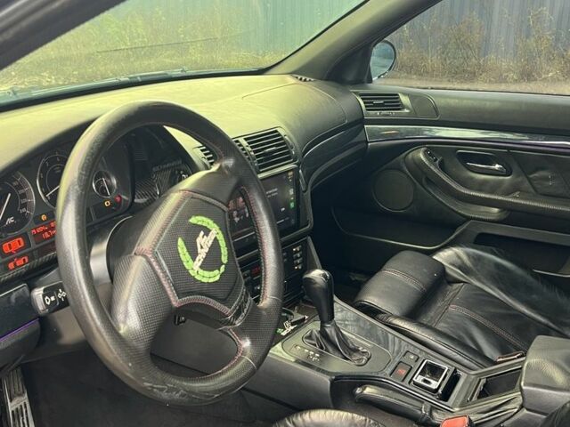 Черный БМВ 5 Серия, объемом двигателя 2.8 л и пробегом 291 тыс. км за 4800 $, фото 5 на Automoto.ua