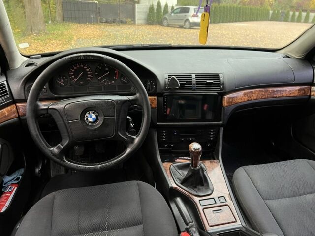 Черный БМВ 5 Серия, объемом двигателя 2.5 л и пробегом 299 тыс. км за 2999 $, фото 19 на Automoto.ua