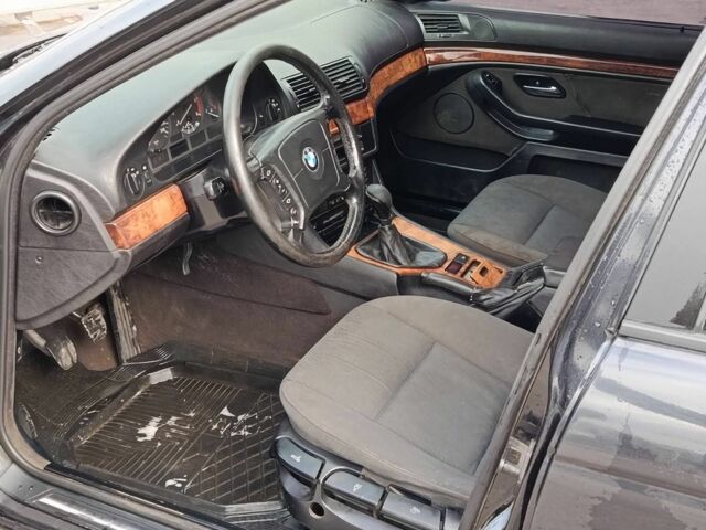 Черный БМВ 5 Серия, объемом двигателя 2.5 л и пробегом 320 тыс. км за 1850 $, фото 8 на Automoto.ua