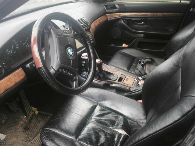 Чорний БМВ 5 Серія, об'ємом двигуна 2 л та пробігом 370 тис. км за 3304 $, фото 4 на Automoto.ua