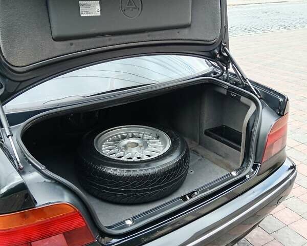 Черный БМВ 5 Серия, объемом двигателя 2 л и пробегом 464 тыс. км за 3350 $, фото 19 на Automoto.ua