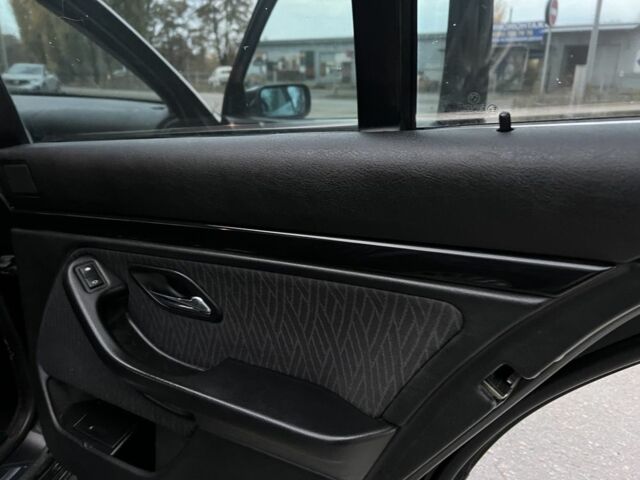 БМВ 5 Серия 2000 в Кременчуге на Automoto.ua Черный БМВ 5 Серия, объемом двигателя 2.5 л и пробегом 350 тыс. км за 3499 $, фото 13 на Automoto.ua