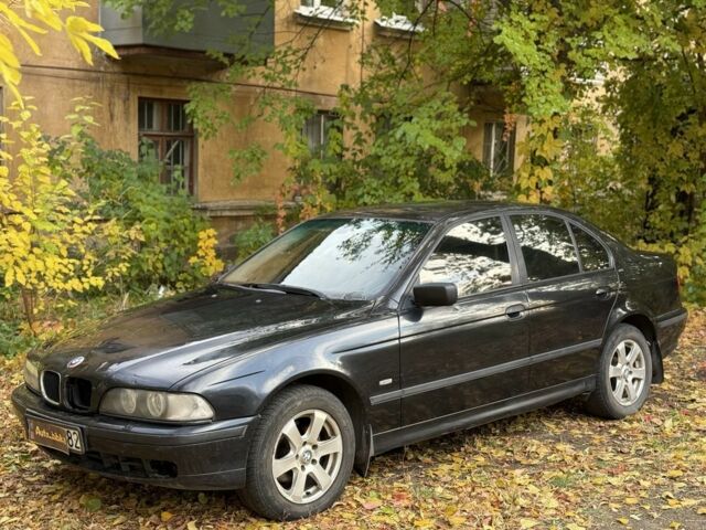 Черный БМВ 5 Серия, объемом двигателя 2.5 л и пробегом 300 тыс. км за 2199 $, фото 4 на Automoto.ua