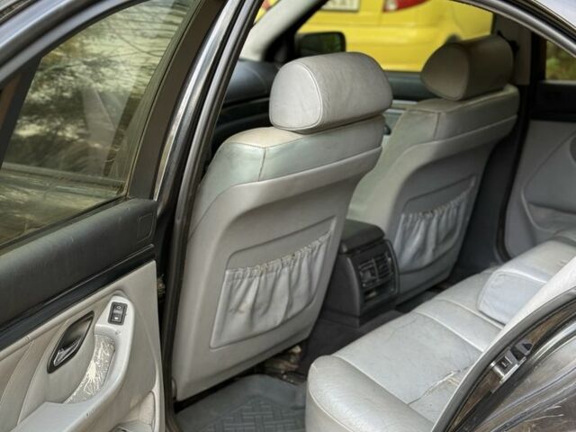 Черный БМВ 5 Серия, объемом двигателя 2.5 л и пробегом 300 тыс. км за 2199 $, фото 6 на Automoto.ua