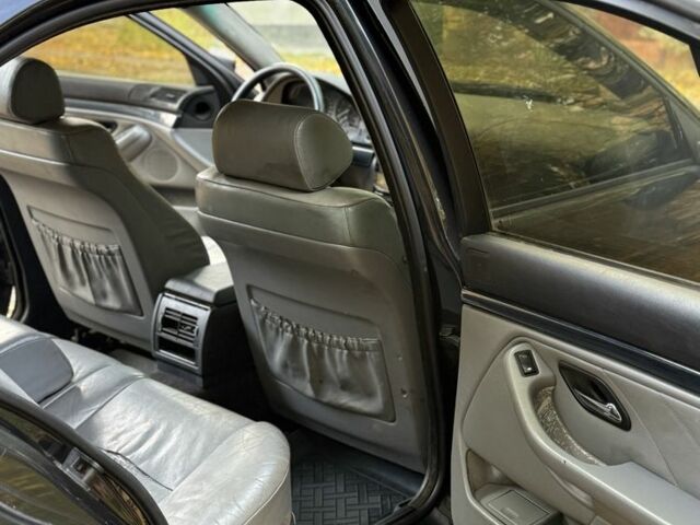 Черный БМВ 5 Серия, объемом двигателя 2.5 л и пробегом 300 тыс. км за 2199 $, фото 13 на Automoto.ua