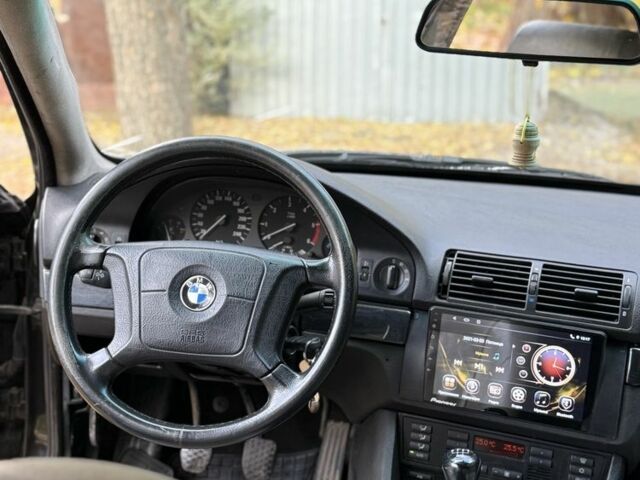 Черный БМВ 5 Серия, объемом двигателя 2.5 л и пробегом 300 тыс. км за 2199 $, фото 12 на Automoto.ua