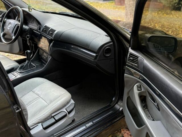 Черный БМВ 5 Серия, объемом двигателя 2.5 л и пробегом 300 тыс. км за 2199 $, фото 15 на Automoto.ua