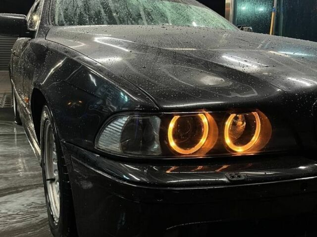 Черный БМВ 5 Серия, объемом двигателя 2.5 л и пробегом 350 тыс. км за 2500 $, фото 3 на Automoto.ua