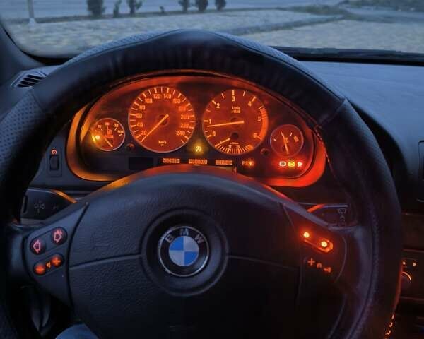 Чорний БМВ 5 Серія, об'ємом двигуна 3 л та пробігом 304 тис. км за 4150 $, фото 15 на Automoto.ua