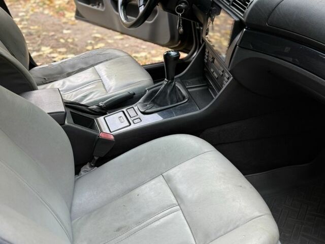 Черный БМВ 5 Серия, объемом двигателя 2.5 л и пробегом 300 тыс. км за 2199 $, фото 16 на Automoto.ua