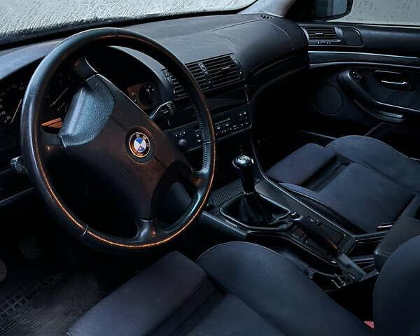 Черный БМВ 5 Серия, объемом двигателя 2.5 л и пробегом 470 тыс. км за 4100 $, фото 9 на Automoto.ua