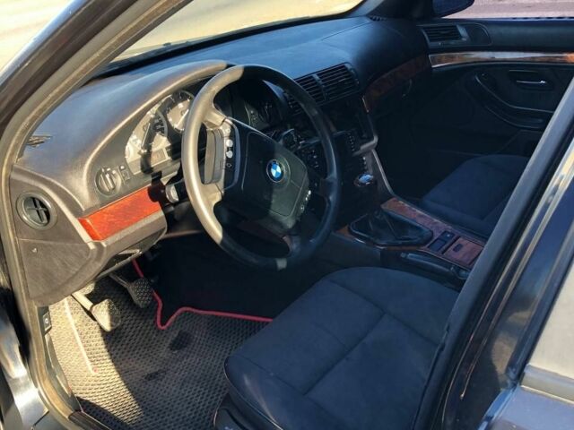 Черный БМВ 5 Серия, объемом двигателя 2.5 л и пробегом 360 тыс. км за 3750 $, фото 3 на Automoto.ua