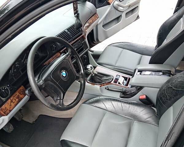 Черный БМВ 5 Серия, объемом двигателя 2 л и пробегом 464 тыс. км за 3350 $, фото 7 на Automoto.ua