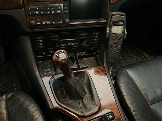 Черный БМВ 5 Серия, объемом двигателя 2 л и пробегом 290 тыс. км за 3300 $, фото 9 на Automoto.ua