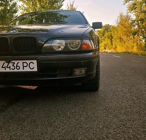 Черный БМВ 5 Серия, объемом двигателя 1.99 л и пробегом 300 тыс. км за 5000 $, фото 2 на Automoto.ua