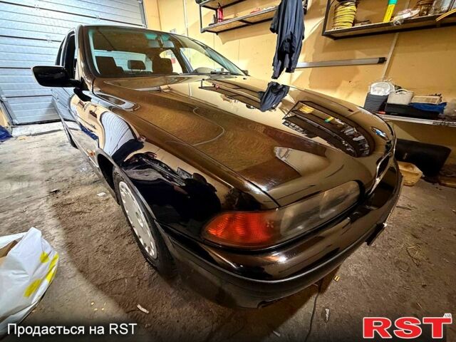 Черный БМВ 5 Серия, объемом двигателя 2 л и пробегом 249 тыс. км за 4480 $, фото 1 на Automoto.ua