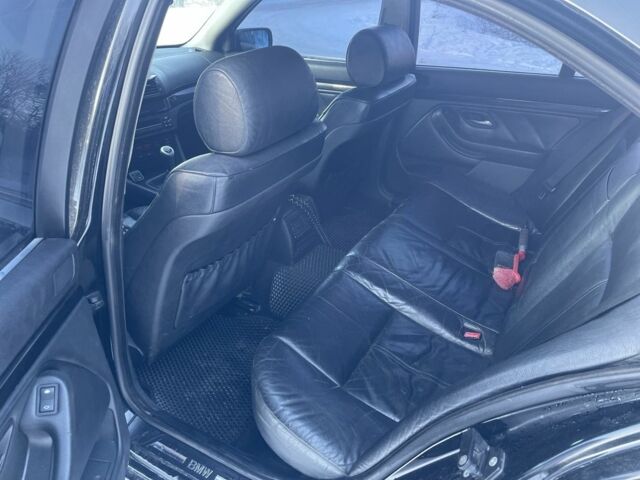 Черный БМВ 5 Серия, объемом двигателя 2.5 л и пробегом 370 тыс. км за 4500 $, фото 5 на Automoto.ua