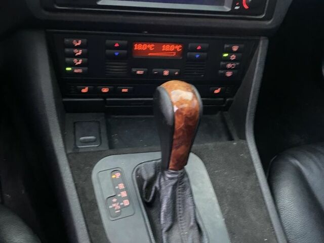 Черный БМВ 5 Серия, объемом двигателя 3.5 л и пробегом 268 тыс. км за 5500 $, фото 14 на Automoto.ua