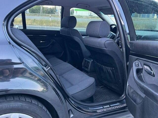 Черный БМВ 5 Серия, объемом двигателя 2.2 л и пробегом 300 тыс. км за 4300 $, фото 6 на Automoto.ua