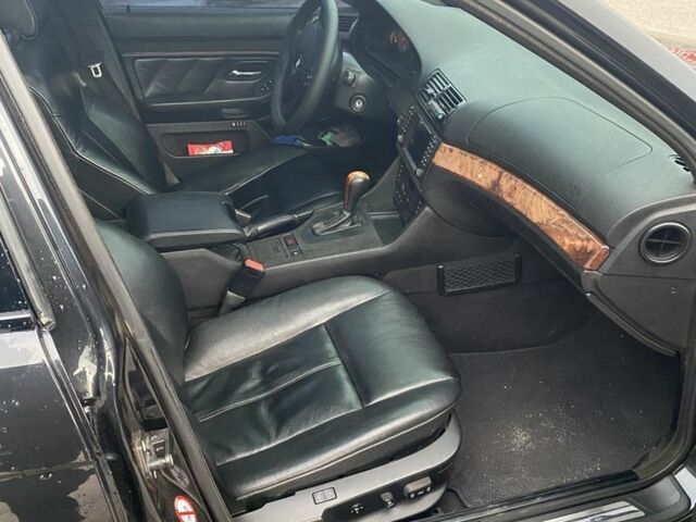 Черный БМВ 5 Серия, объемом двигателя 3.5 л и пробегом 268 тыс. км за 5500 $, фото 10 на Automoto.ua