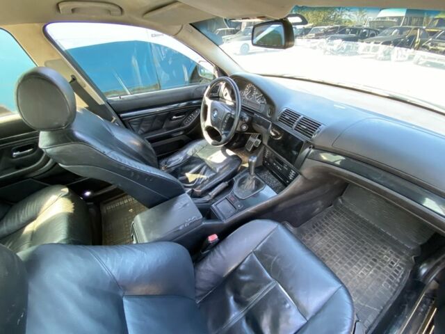 Черный БМВ 5 Серия, объемом двигателя 2.5 л и пробегом 350 тыс. км за 2500 $, фото 4 на Automoto.ua