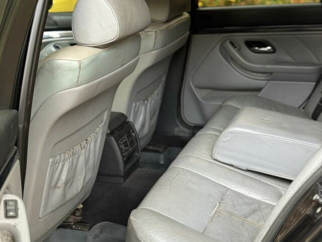 Черный БМВ 5 Серия, объемом двигателя 2.5 л и пробегом 300 тыс. км за 2199 $, фото 7 на Automoto.ua