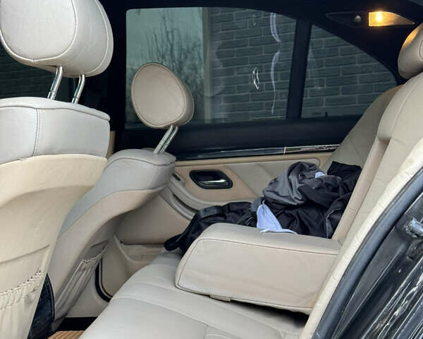 Черный БМВ 5 Серия, объемом двигателя 2.5 л и пробегом 350 тыс. км за 5555 $, фото 35 на Automoto.ua