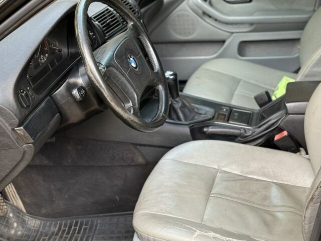 Черный БМВ 5 Серия, объемом двигателя 2.5 л и пробегом 300 тыс. км за 2199 $, фото 9 на Automoto.ua