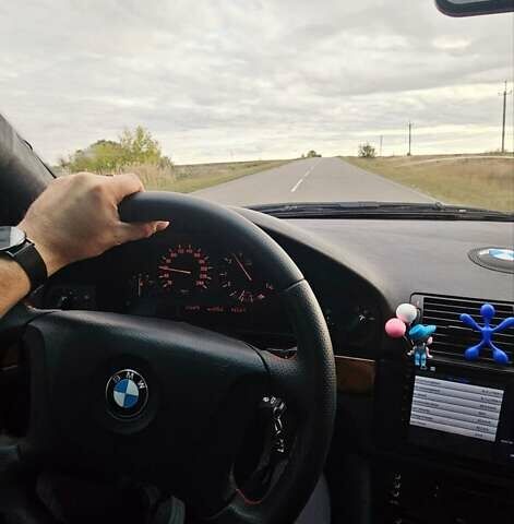 Черный БМВ 5 Серия, объемом двигателя 1.99 л и пробегом 300 тыс. км за 5000 $, фото 31 на Automoto.ua