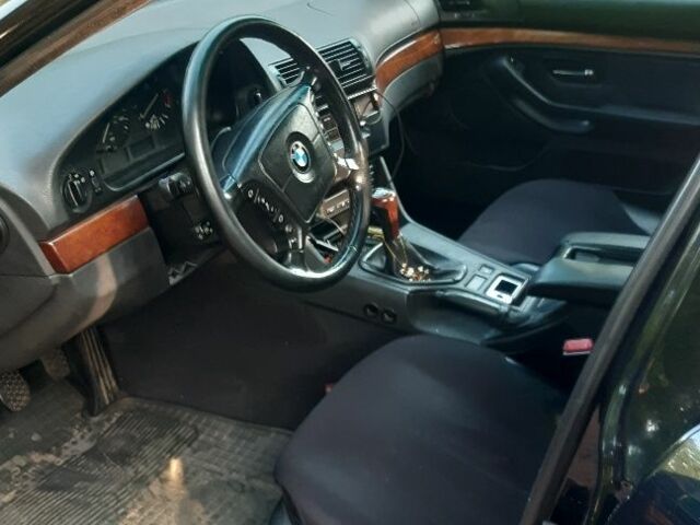 Черный БМВ 5 Серия, объемом двигателя 2.5 л и пробегом 298 тыс. км за 3560 $, фото 7 на Automoto.ua