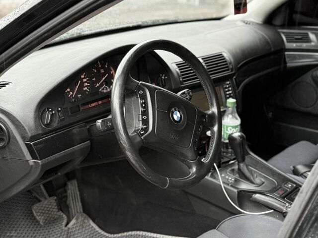 Черный БМВ 5 Серия, объемом двигателя 2.9 л и пробегом 300 тыс. км за 5500 $, фото 5 на Automoto.ua