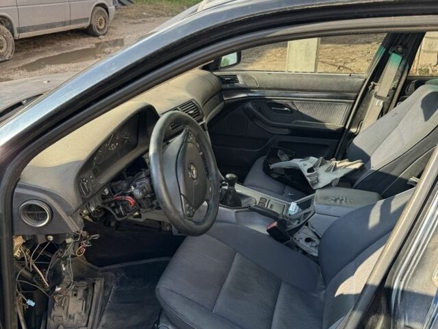 Черный БМВ 5 Серия, объемом двигателя 0 л и пробегом 250 тыс. км за 1100 $, фото 4 на Automoto.ua