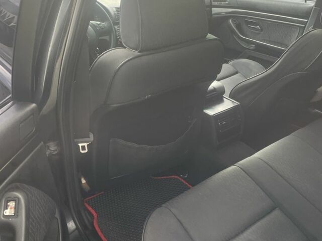 Чорний БМВ 5 Серія, об'ємом двигуна 2.2 л та пробігом 300 тис. км за 3800 $, фото 14 на Automoto.ua