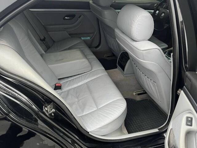 Черный БМВ 5 Серия, объемом двигателя 2.5 л и пробегом 350 тыс. км за 5450 $, фото 5 на Automoto.ua